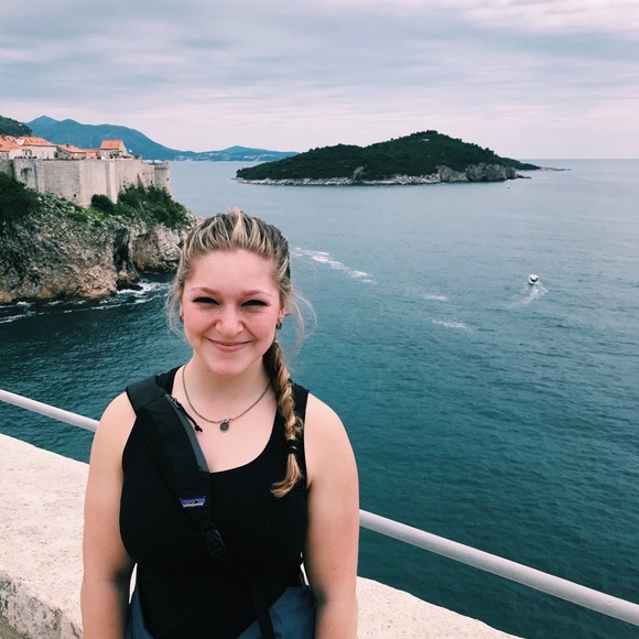 Meet your Posher, Lauren - Picture 1 of 1